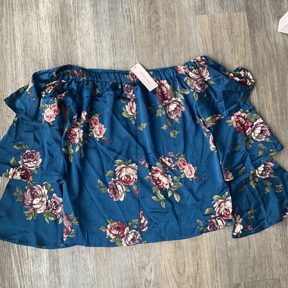 NWT! Francesca’s Miami off shoulder ruffle sleeve top - Picture 8 of 8